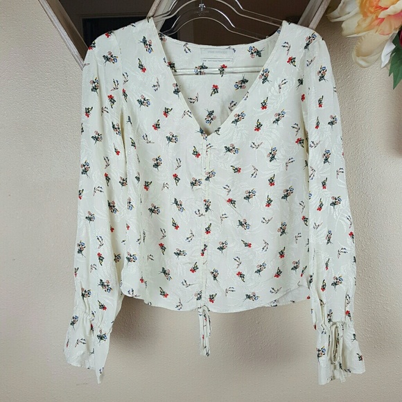 Urban Outfitters Tops - Urban Outfitters Sz M Cream Floral Peasant Sleeve